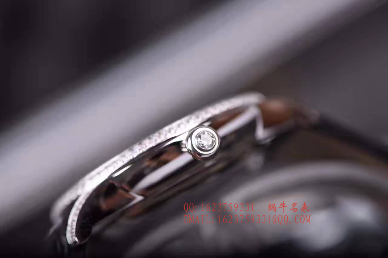  Jaquet Droz 新款陨石贝母面⭕独立大秒针▶️极具视觉冲击感的陨石贝母面⭕圈口及表面均手工镶钻 / YK015