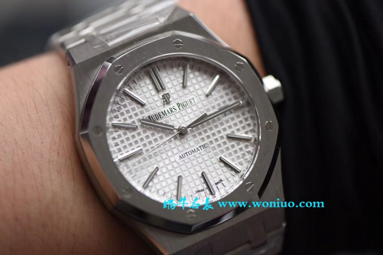 【视频解说】JF Factory  Perfect  Knockoff  Watches 之Audemars Piguet 皇家橡树系列15400ST.OO.1220ST.02男表 / APBF022B