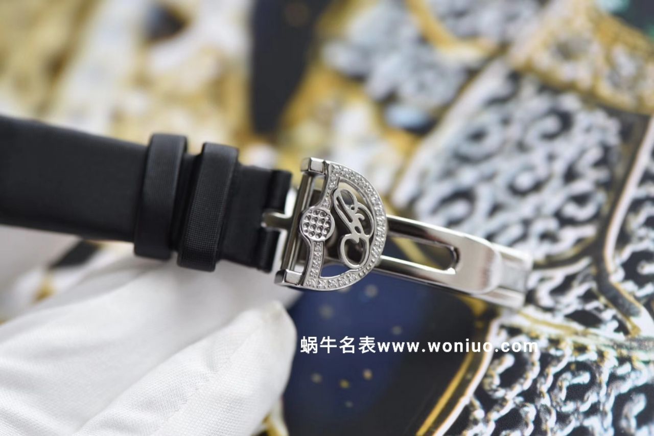  Breguet 那不勒斯皇后精品 中等尺寸 大部分女生适用蓝宝石镜面，贝母表面女表 / BZ051