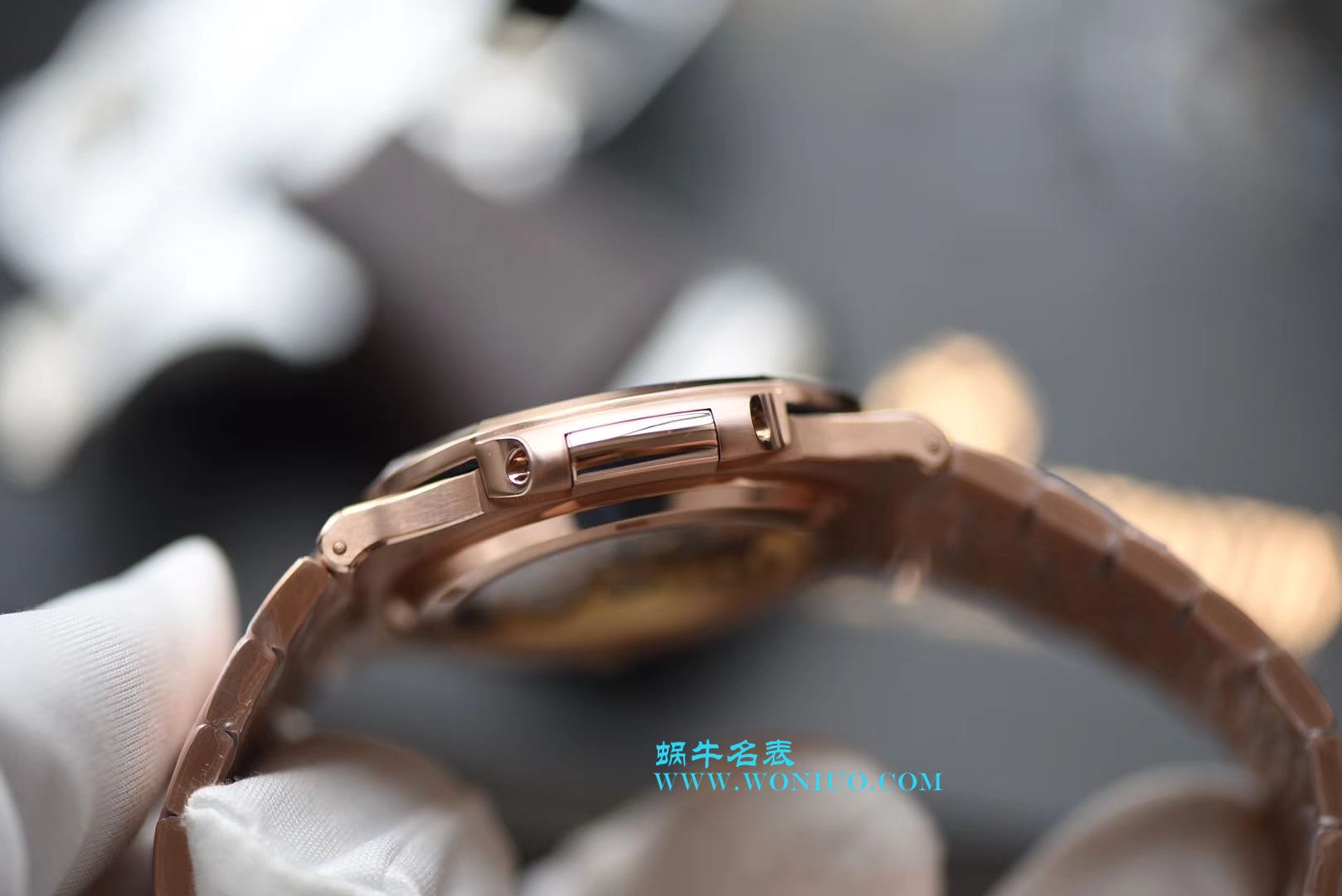 【PF Perfect  High quality  Replica  wrist watches 】 PATEK PHILIPPE 运动系列5711/1R-001 wrist watches ( Nautilus ) / BD223