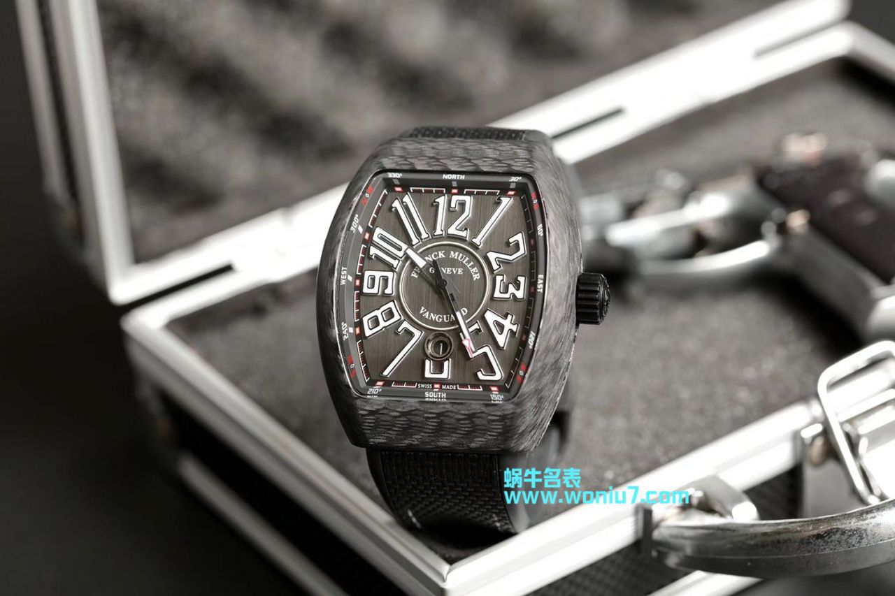 法穆兰FRANCK MULLER Replica Copy 再创新作V45在夜幕低垂之时，Vanguard Carbon  fibre 展现充满未来感的外型，令人耳目一新 / FL026