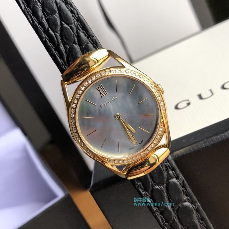  TOP 原单女装硬货！下手要快！Gucci新款真钻石英女表，表盘镶嵌52颗Vs1.1真钻、珍珠贝母面 / GUCCI KK11