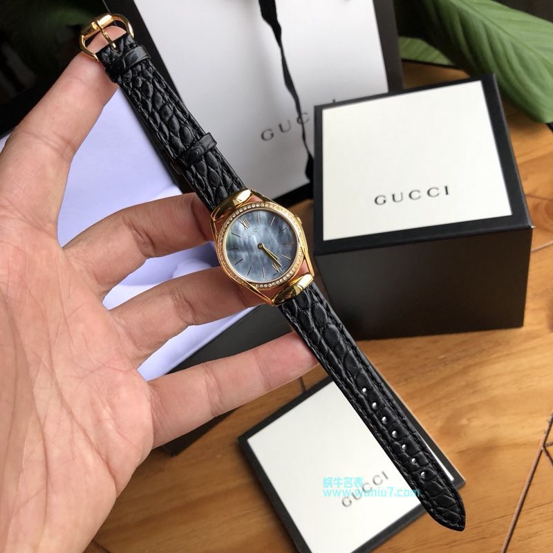  TOP 原单女装硬货！下手要快！Gucci新款真钻石英女表，表盘镶嵌52颗Vs1.1真钻、珍珠贝母面 / GUCCI KK11