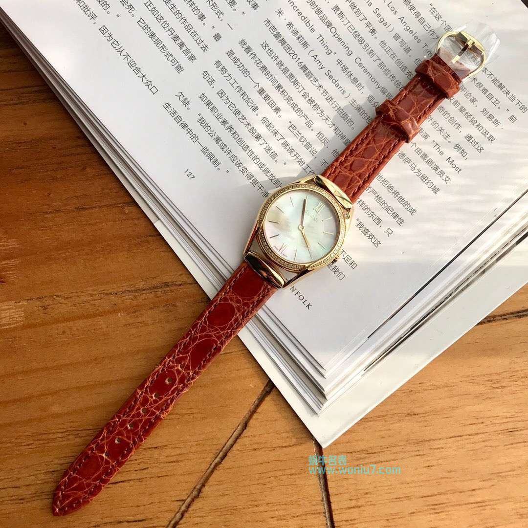  TOP 原单女装硬货！下手要快！Gucci新款真钻石英女表，表盘镶嵌52颗Vs1.1真钻、珍珠贝母面 / GUCCI KK11