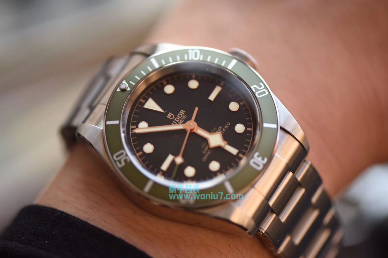 【ZF小绿花特别版】 Tudor 启承系列 Replica Copy Black Bay潜水表 wrist watches  / DT032