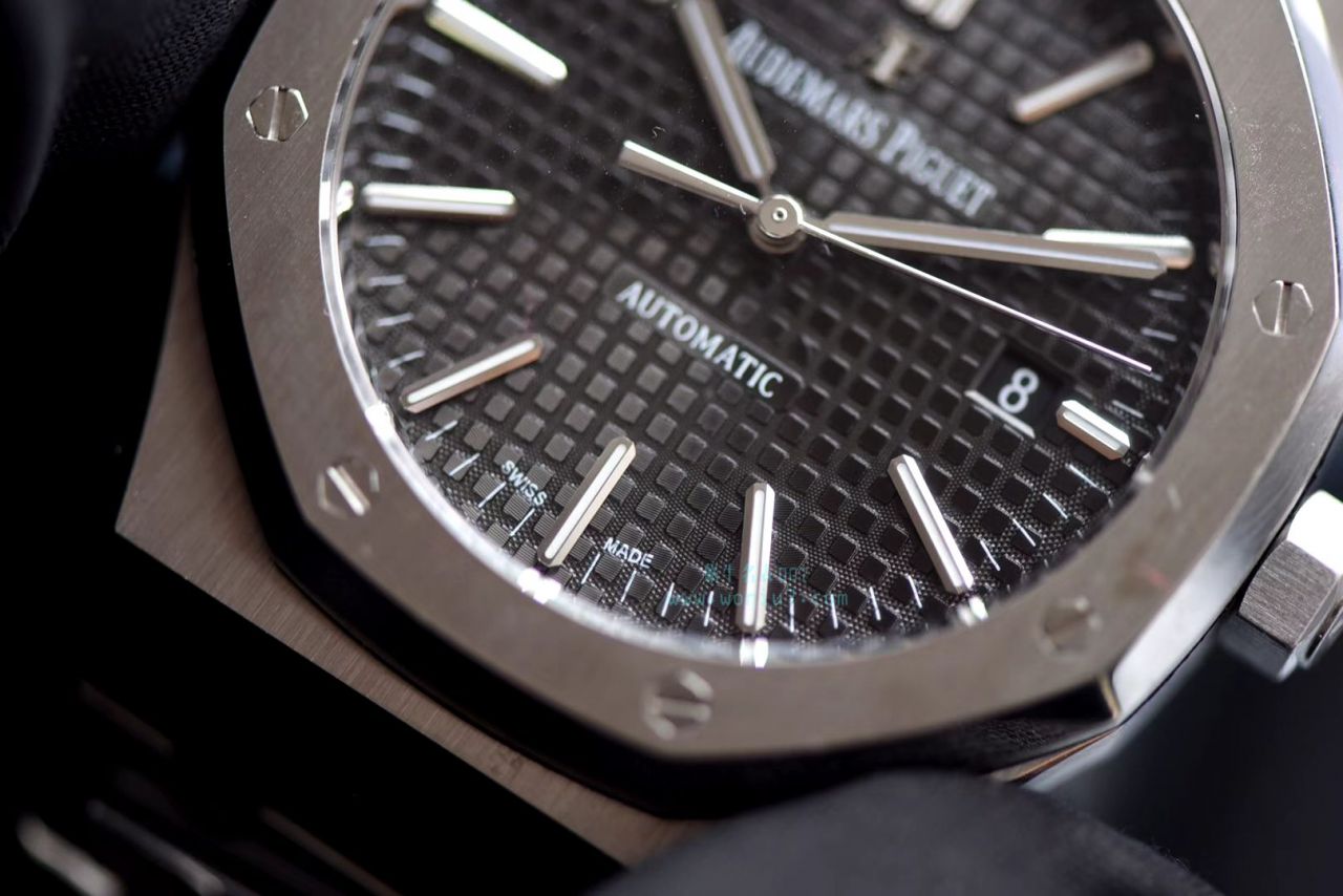 【视频测评JF Factory 1:1 Replica Watches 】Audemars Piguet 皇家橡树系列15400ST.OO.1220ST.03《黑盘》 wrist watches   / AP023