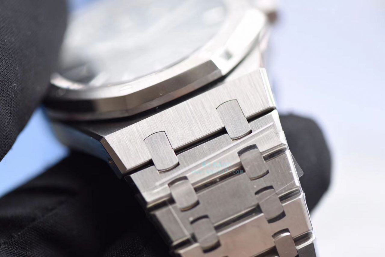 【视频测评JF Factory 1:1 Replica Watches 】Audemars Piguet 皇家橡树系列15400ST.OO.1220ST.03《黑盘》 wrist watches   / AP023