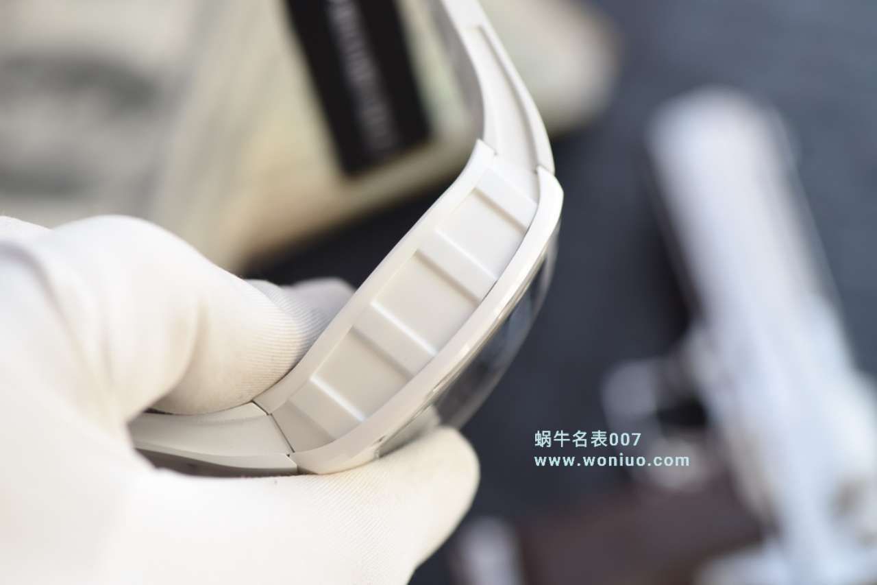  Video analysis KV台湾 Factory  Perfect  Replica 最新巨作！RICHARD MILLE RICHARD MILLE RM055白 Composite 白色橡胶带新款 / RM 055MM