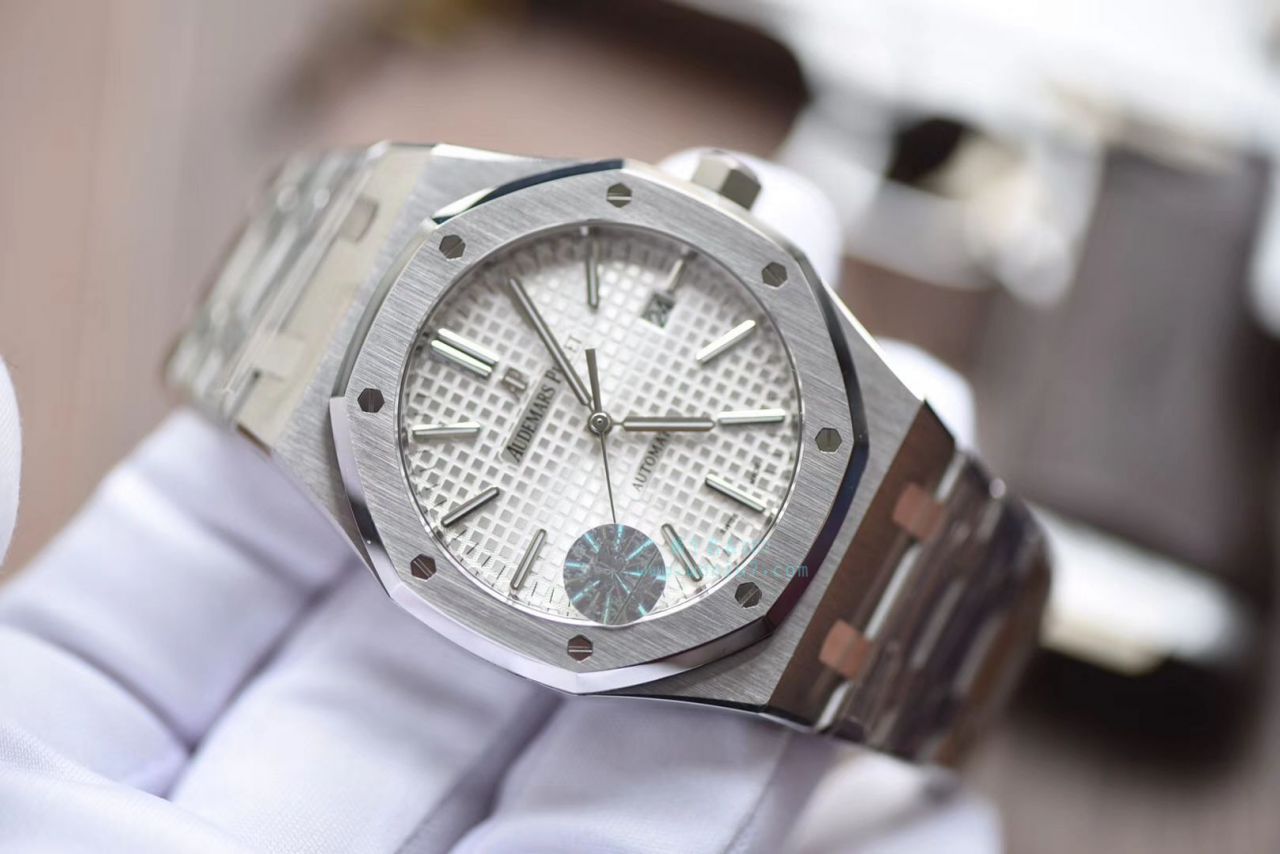  Video analysis Audemars Piguet 皇家橡树系列15400ST.OO.1220ST.02 wrist watches  top  Replica Watches 【JF标杆神器 15400超强＂V5＂升级版强势出击】 / AP022MM