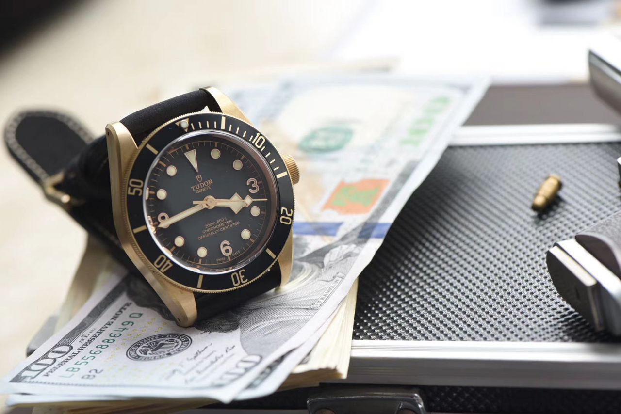 【 Video analysis 什么是 Replica Watches 价格】XF 新品首发贝克汉姆同款最新帝驼碧湾青铜型－小铜盾M79250BA-0001 wrist watches  / FK03