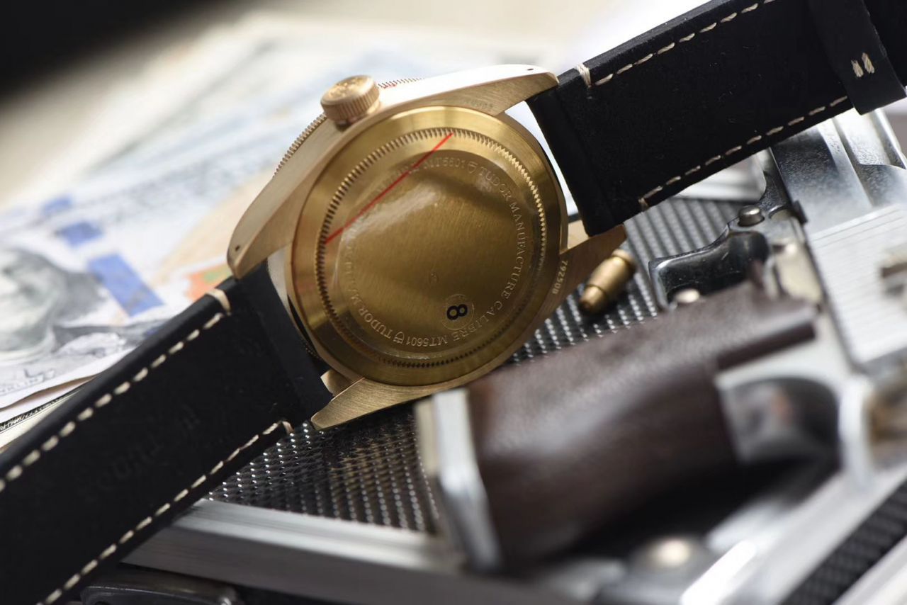 【 Video analysis 什么是 Replica Watches 价格】XF 新品首发贝克汉姆同款最新帝驼碧湾青铜型－小铜盾M79250BA-0001 wrist watches  / FK03