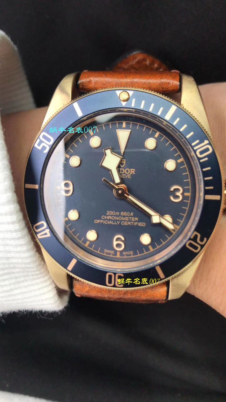 【 Video analysis 什么是 Replica Watches 价格】XF 新品首发贝克汉姆同款最新帝驼碧湾青铜型－小铜盾M79250BA-0001 wrist watches  / FK03