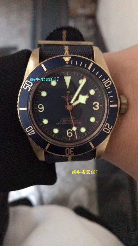 【 Video analysis 什么是 Replica Watches 价格】XF 新品首发贝克汉姆同款最新帝驼碧湾青铜型－小铜盾M79250BA-0001 wrist watches  / FK03