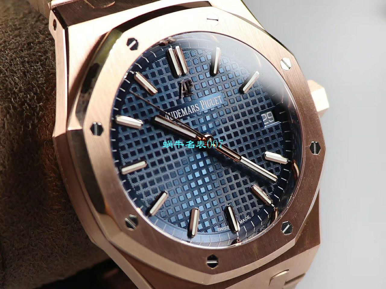 【OM Factory Audemars Piguet Replica Copy 表】Audemars Piguet 皇家橡树系列15500OR.OO.1220OR.01，15500OR.OO.D002CR.01 wrist watches  / AP181