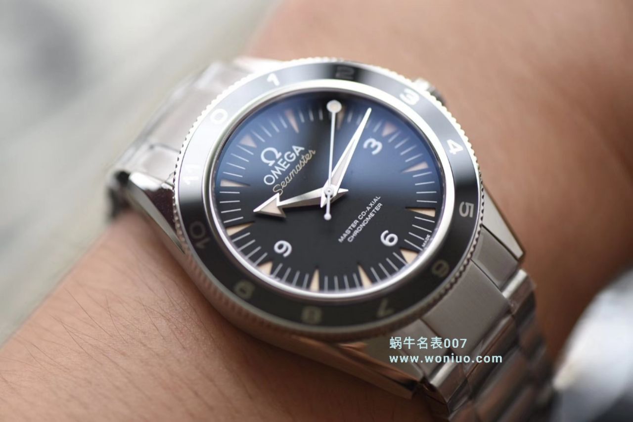  Video analysis VS Factory  top  Replica OMEGAOMEGA  Seamaster 300米233.32.41.21.01.001幽灵党 007限量版 wrist watches  / M011VS