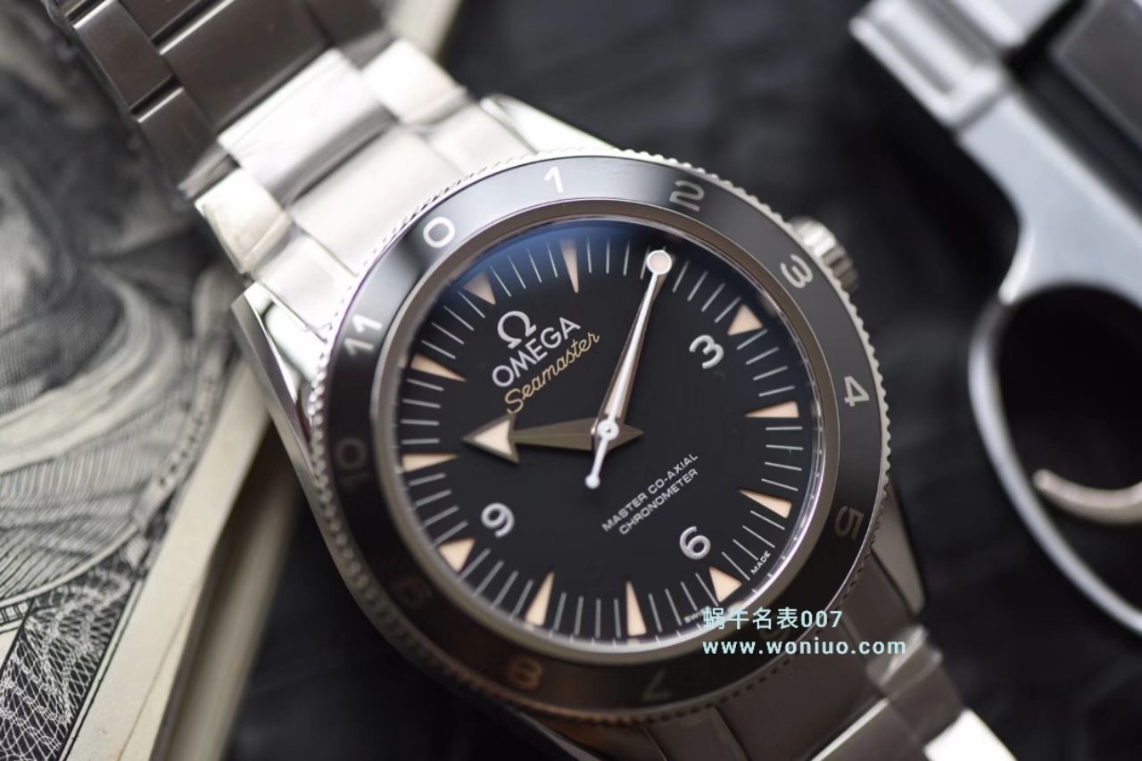  Video analysis VS Factory  top  Replica OMEGAOMEGA  Seamaster 300米233.32.41.21.01.001幽灵党 007限量版 wrist watches  / M011VS