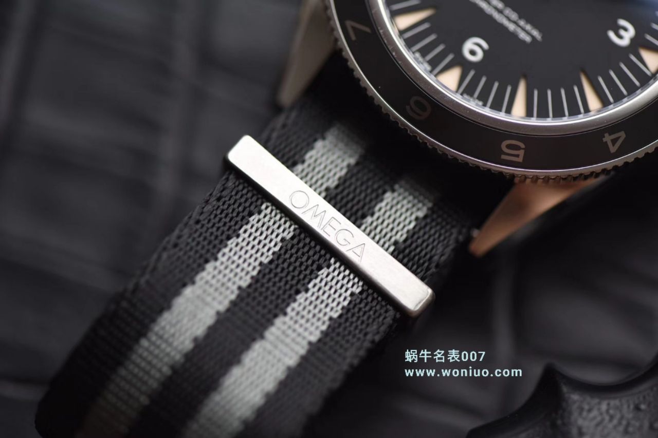  Video analysis VS Factory  top  Replica OMEGAOMEGA  Seamaster 300米233.32.41.21.01.001幽灵党 007限量版 wrist watches  / M011VS