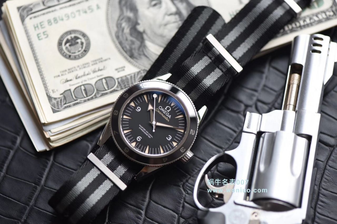  Video analysis VS Factory  top  Replica OMEGAOMEGA  Seamaster 300米233.32.41.21.01.001幽灵党 007限量版 wrist watches  / M011VS