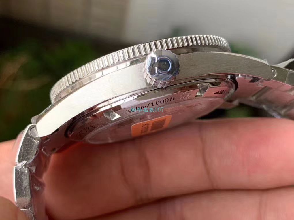 VS Factory  top  Replica Copy OMEGA幽灵党007限量版V2版本 Seamaster 300米233.32.41.21.01.001，233.30.41.21.01.001 / M679