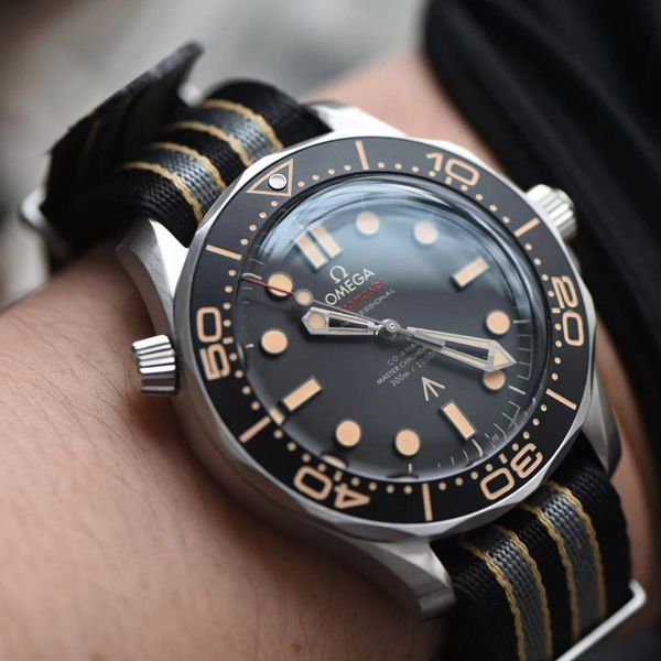 【 Video analysis VS Factory OMEGA詹姆斯邦德007无暇赴死】 Replica Copy  Seamaster 300米210.92.42.20.01.001 wrist watches 