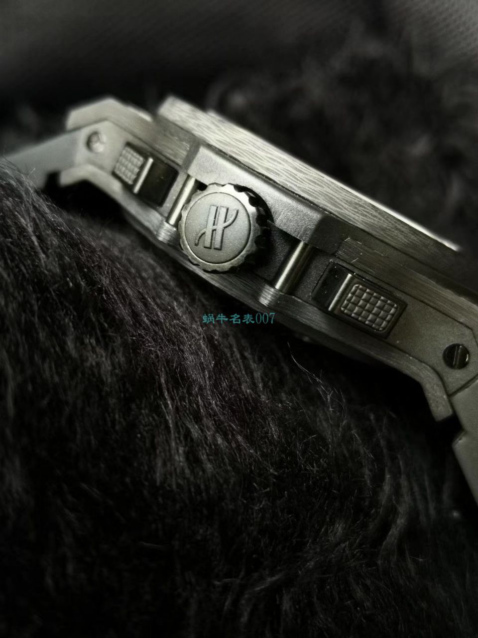 HBBV6 Factory  High quality  Copy  Watches  hublot  big bang  carbon fiber 红字限定特别版 wrist watches  / YB083