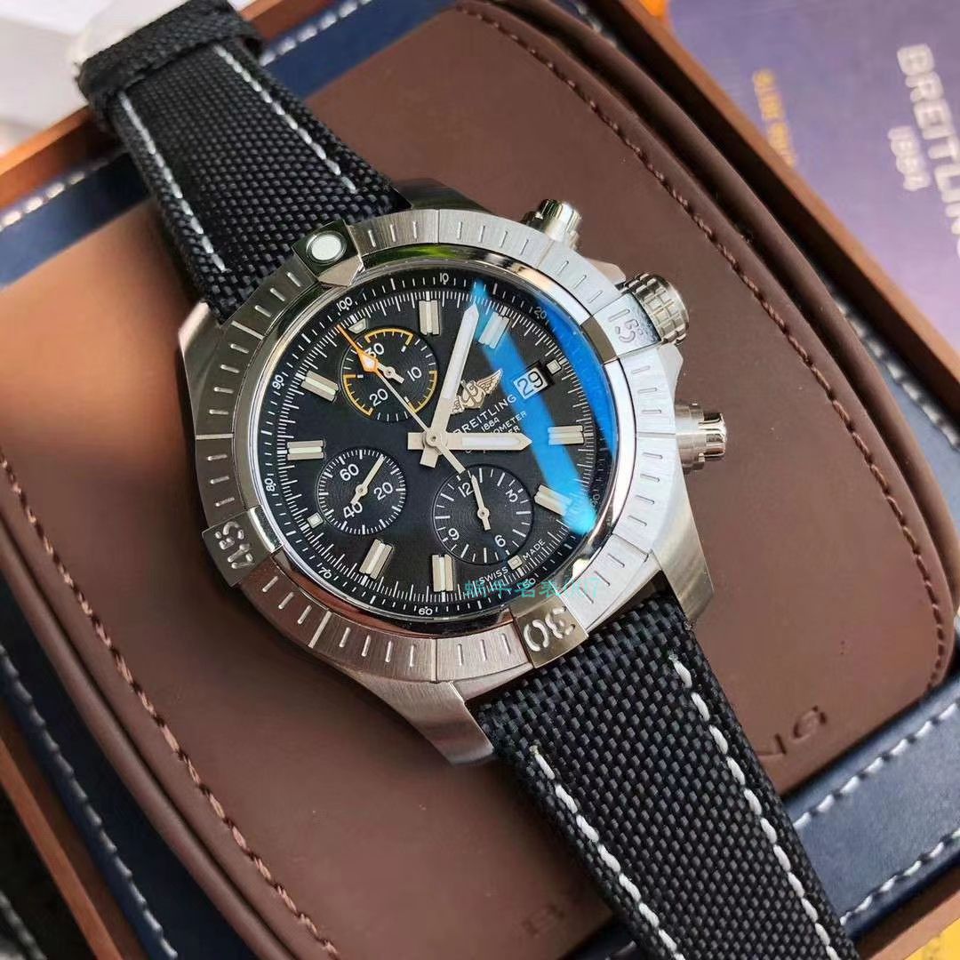 原单 Breitling 50周年复仇者瑞士巡逻兵限量款A133171A1B1X1 wrist watches  / BL176