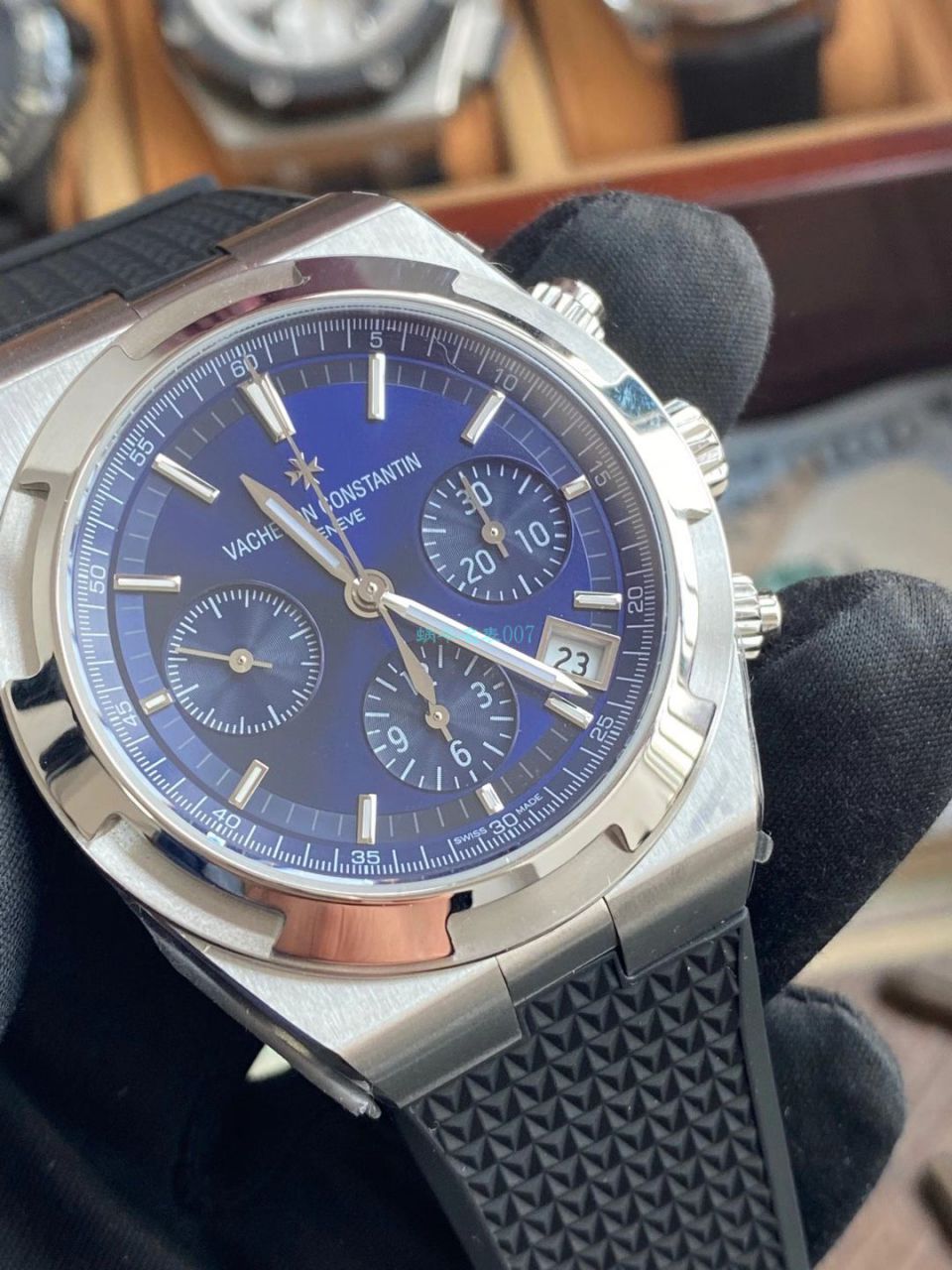 8F Factory Vacheron Constantin   Overseas  Perfect  top  Knockoff  Watches 5500V/110A-B148胶带款 wrist watches  / JS237