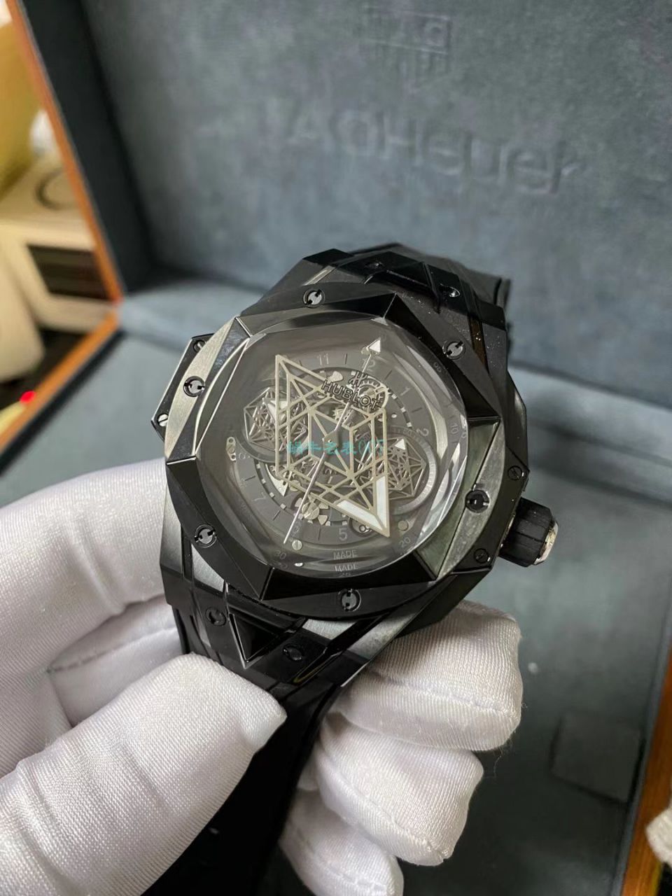 HB Factory  High quality  Replica Watches  hublot Big Bang Sang Bleu II 刺青二代418.OX.2001.RX.1604.MXM20 wrist watches  / YB117