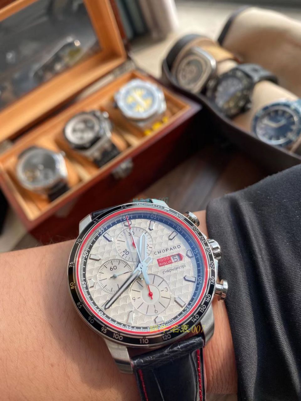 ‍【视频 评测】七星努荐 V7神器 V7 Factory V2版本 Chopard 赛车 Perfect  Replica Copy  Watches  / XB083