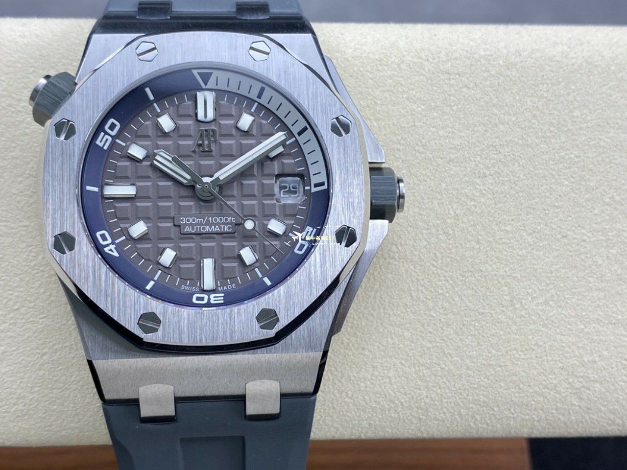 APF Factory  Perfect  Replica Watches Audemars Piguet  Royal Oak Offshore 系列15720CN.OO.A002CA.01 wrist watches  / AP231
