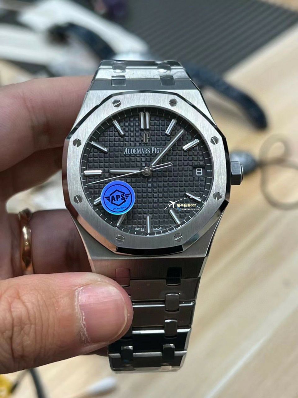  Video analysis APS Factory Audemars Piguet 皇家橡树系列 Replica Copy  Watches 15500OR.OO.1220OR.01，15500OR.OO.D002CR.01，15500ST.OO.1220ST.03 wrist watches  / AP233