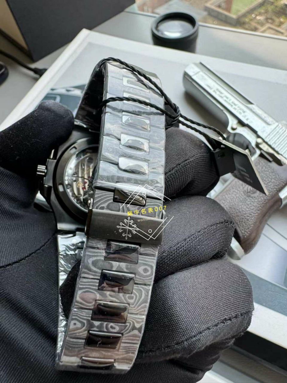  Video analysis PATEK PHILIPPE   PATEK PHILIPPE  carbon fiber DIW  Nautilus 5711  / BD389