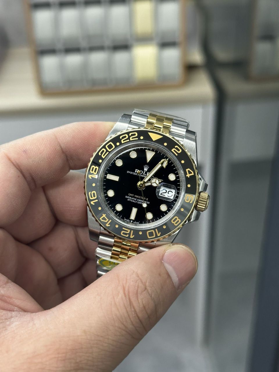 clean Rolex  Perfect  Replica Copy  Watches  GMT MASTER 皮蛋圈m126713grnr-0001 wrist watches  / R838