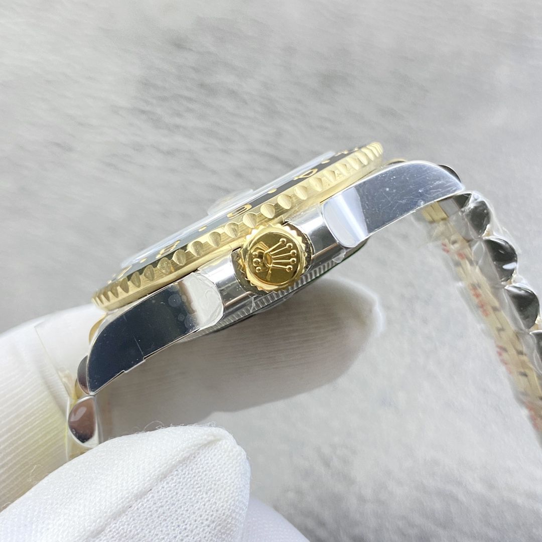 clean Rolex  Perfect  Replica Copy  Watches  GMT MASTER 皮蛋圈m126713grnr-0001 wrist watches  / R838