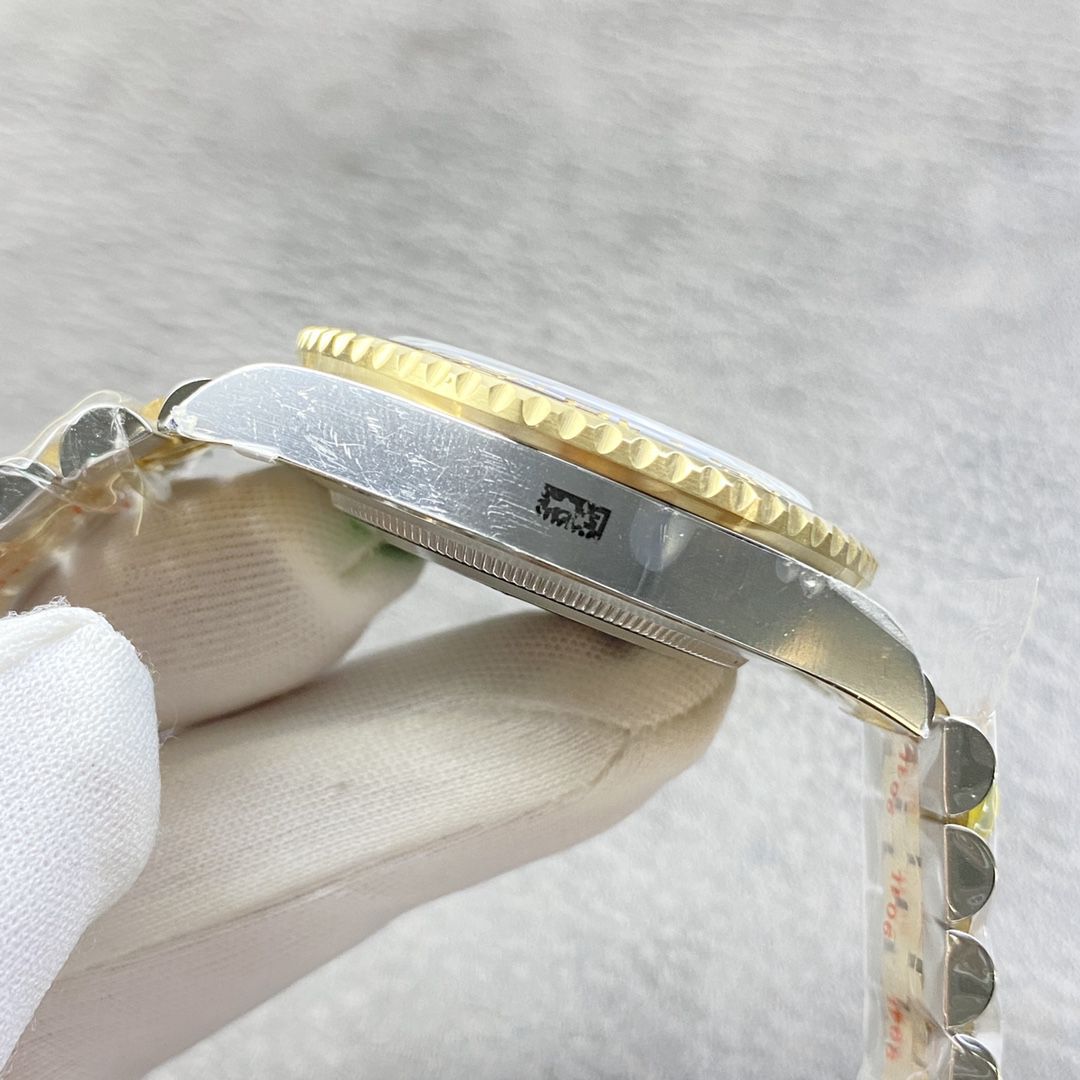 clean Rolex  Perfect  Replica Copy  Watches  GMT MASTER 皮蛋圈m126713grnr-0001 wrist watches  / R838